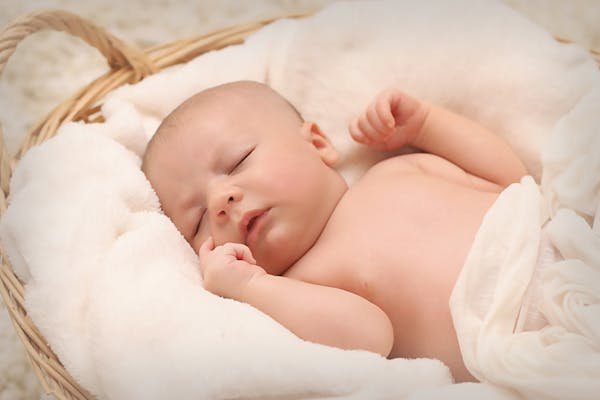 Des messages de félicitations pour accueillir votre bébé